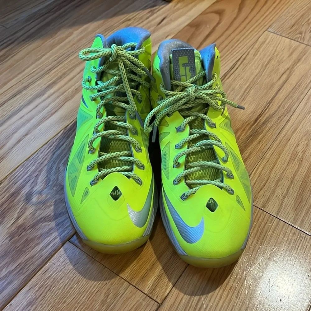 Nike Lebron X VOLT basketball Sneakers yellow gray sz 8.5 - Picture 8 of 16